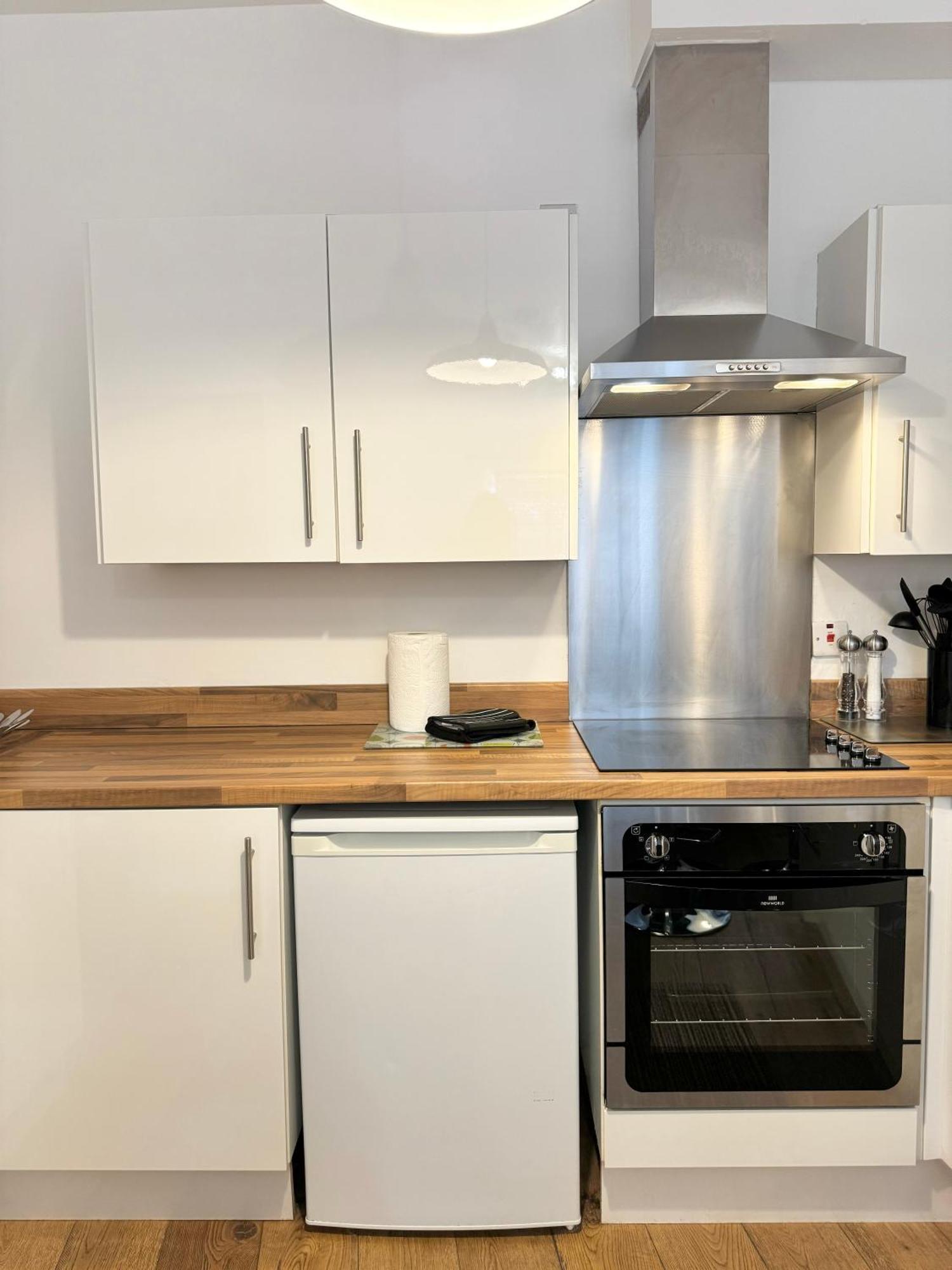 Nordic Suites Улверстон Экстерьер фото